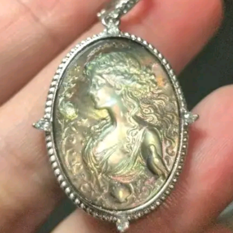 PREORDER Venus Mother of Pearl Black - Cameo Silver Pendant