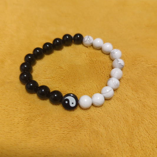 Howlite and Obsidian Yin Yang Beaded Bracelet