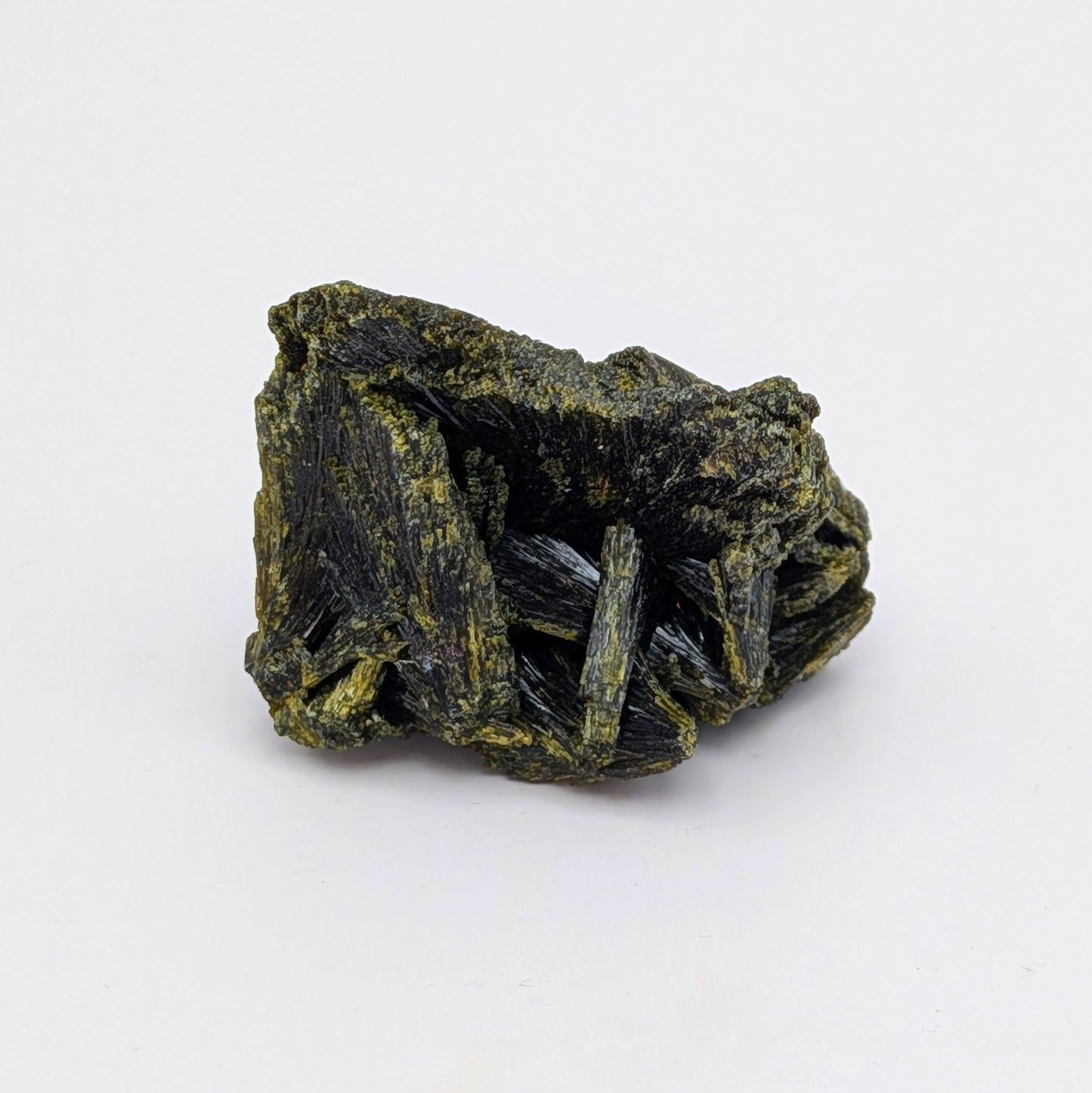 High Quality Epidote Raw Specimen